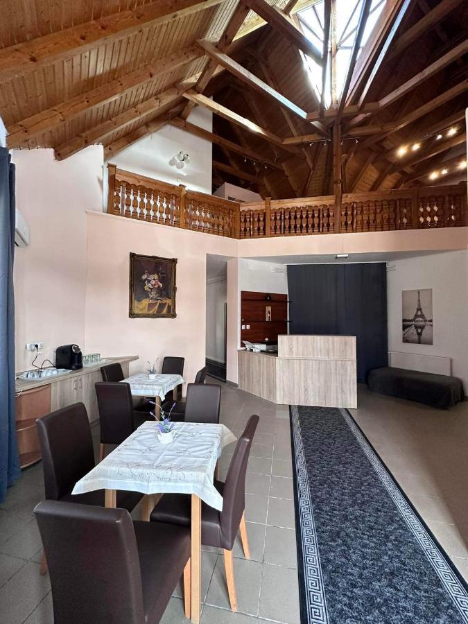 Gabor Panzio Aparthotel Gyál Екстериор снимка
